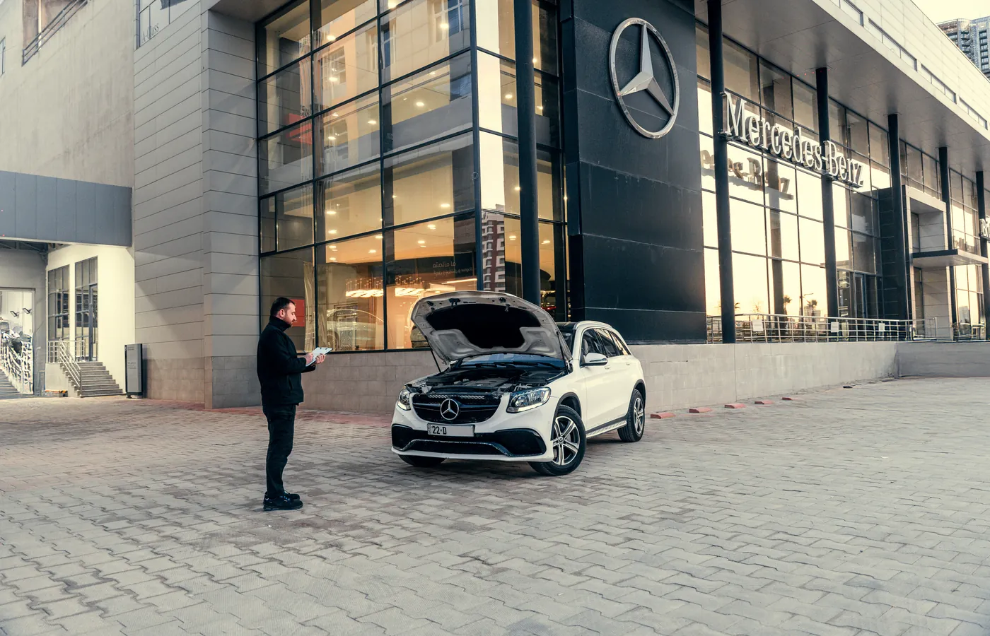 Automotive service adviser and customer discussing a vehicle service hand-off